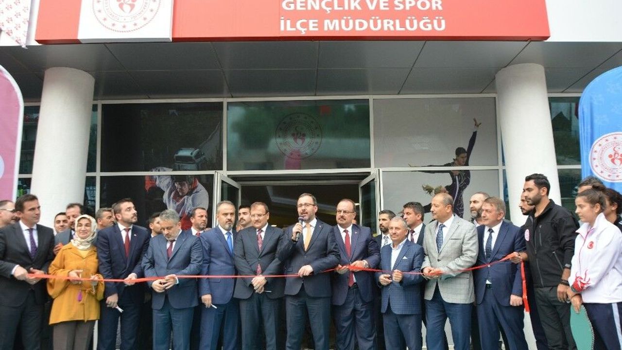 Bursanın ilk Olimpik Buz Pateni-Hokeyi Salonu açıldı