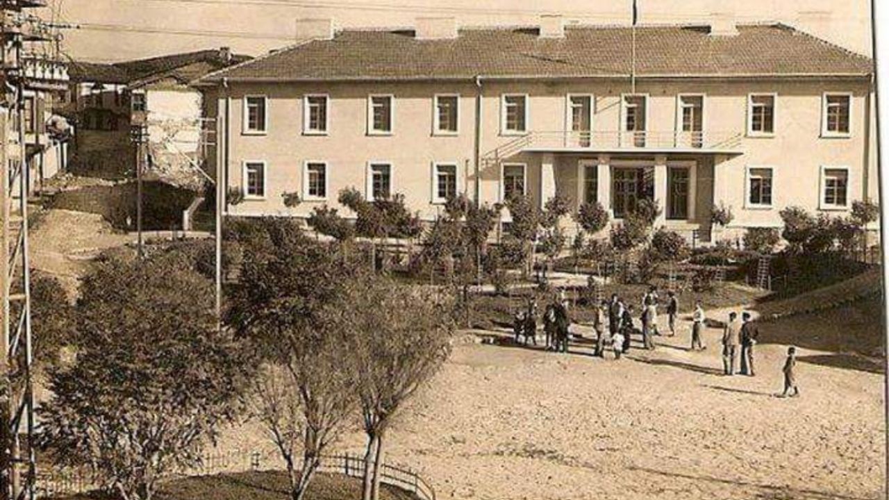 MAZİDEN BİR KARE; İnegöl Hükümet Konağı