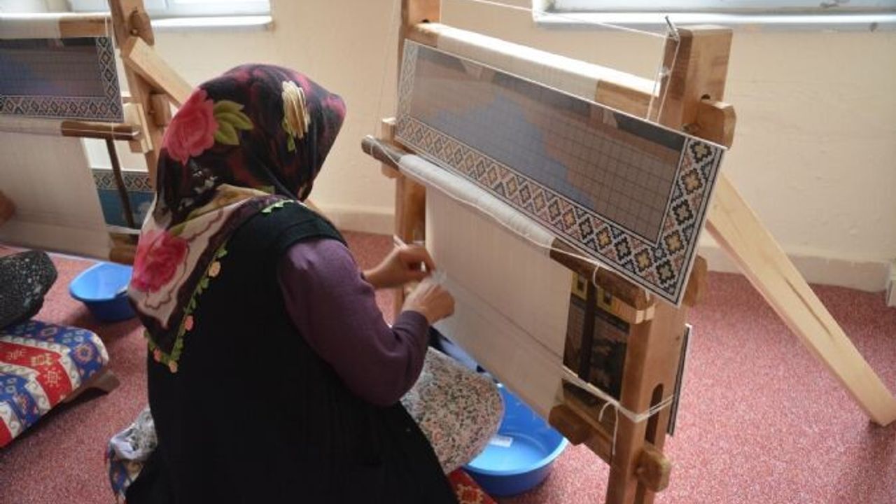 Bulunmaz Bursa kumaşı geri dönüyor