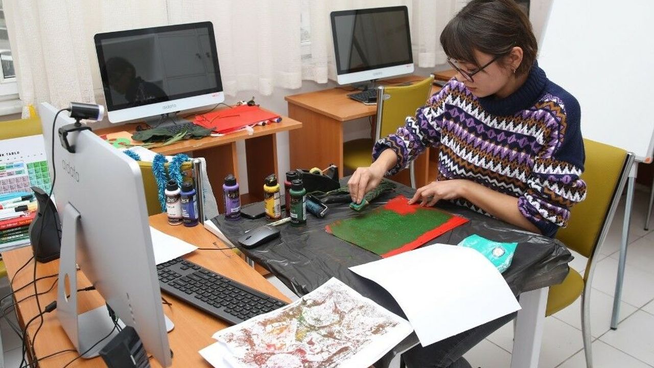 Çocuklar tatilde atölyelerde buluştu