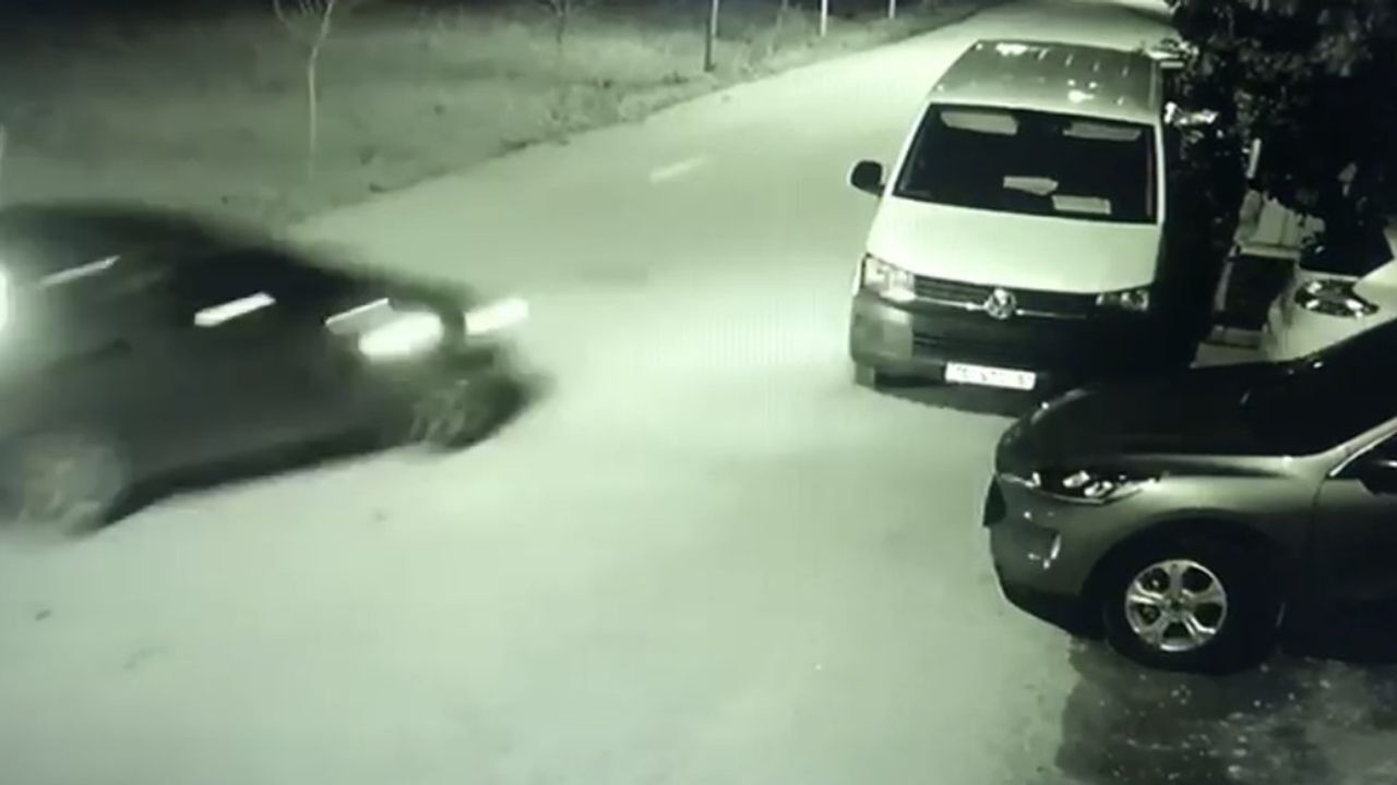 Park halindeki otomobile böyle çarptı