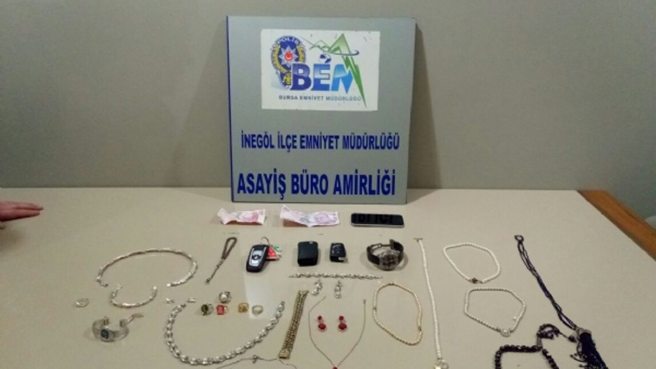 Umredeyken evi soyuldu