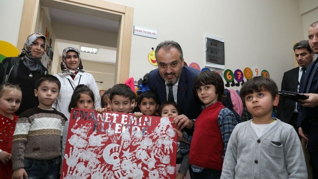 Gelecek Ana Kucağında şekilleniyor