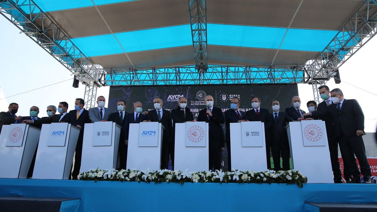 Bakan Karaismailoğlu, Bursa Şehir Hastanesi metro hattının temelini attı