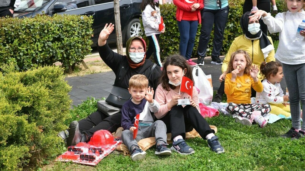 Bursada 23 Nisanda çocuklara tiyatro gösterisi