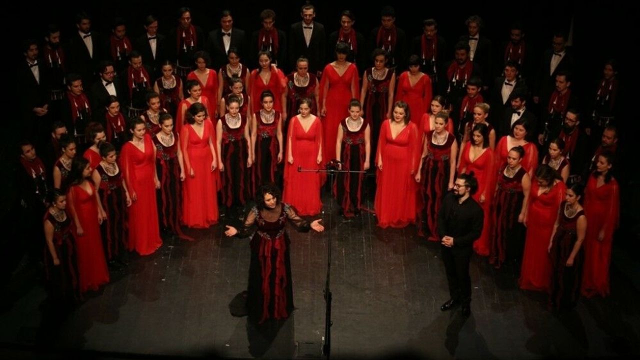 Türkiyeyi gururlandıran korolardan muhteşem konser