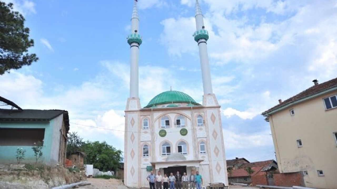 Çiftçilerden imece usulüyle cami