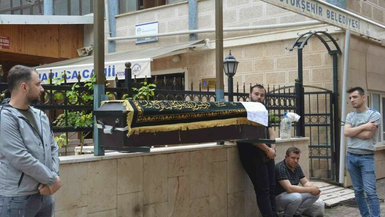 Kene ısırması sonucu yaşamını yitiren arkeolog Murat Kurt defnedildi