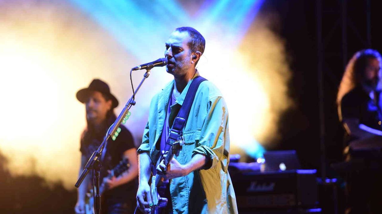 Mor ve Ötesi grubu İnönü konserini Bursada kutladı