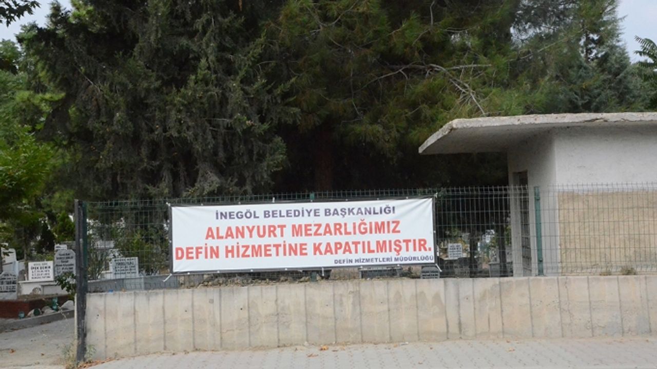 Mezarlık define kapatıldı