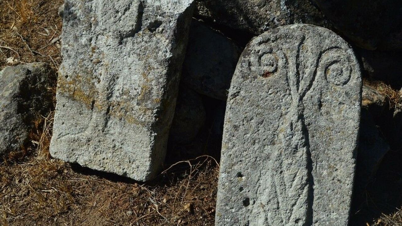 Bursada yüzlerce yıllık koç başlı mezar taşı bulundu