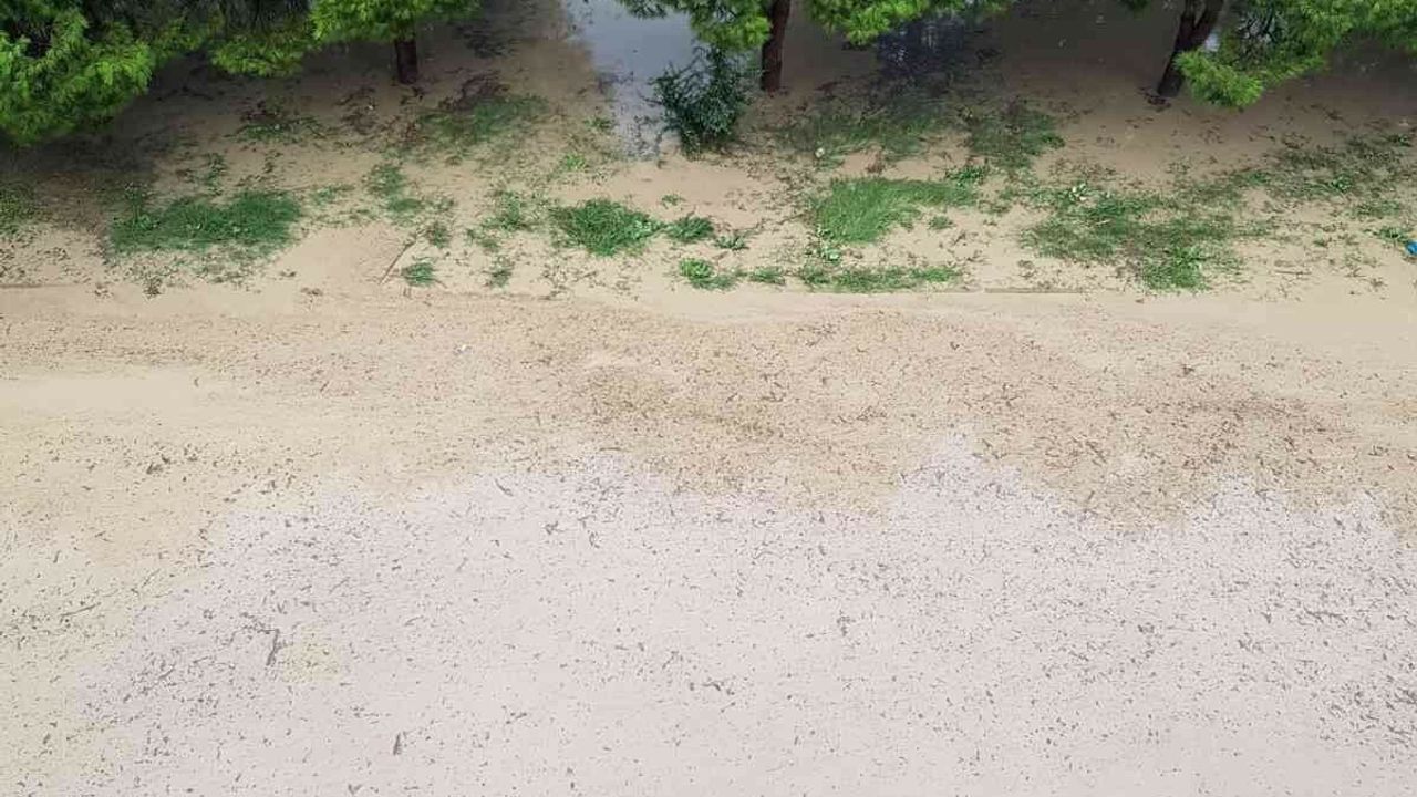 Bursada yıldırım düştü, fırtınayla birlikte terminalin çatısı çöktü