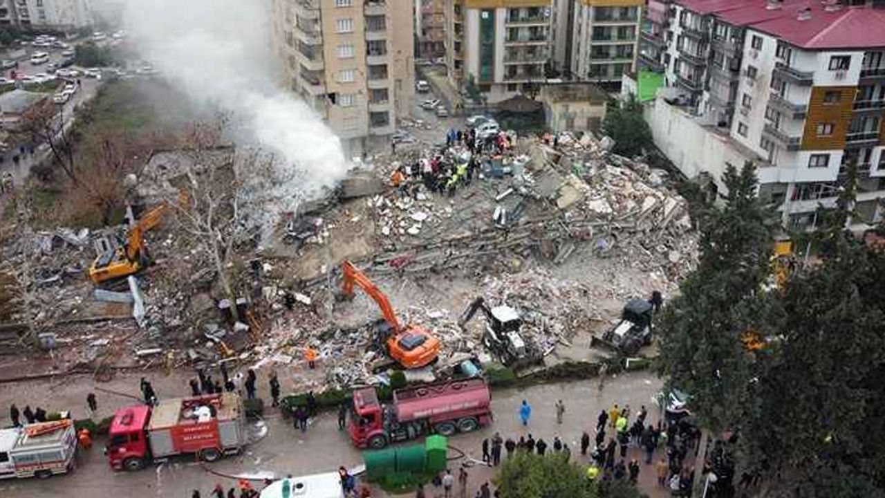 Bakan Bozdağ: Deprem fırsatçılarına 'ağır cezalar' gelecek!