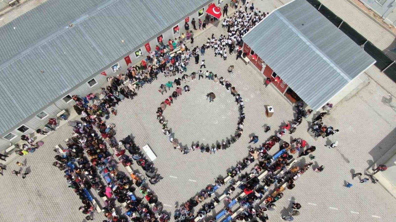 Ahıska Türkü öğrencilerden coşkulu kutlama