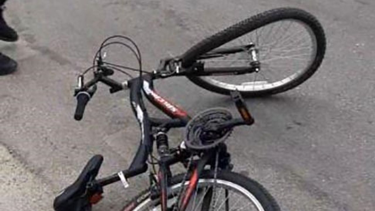Bursa'da bisikletli çocuğa araba çarptı
