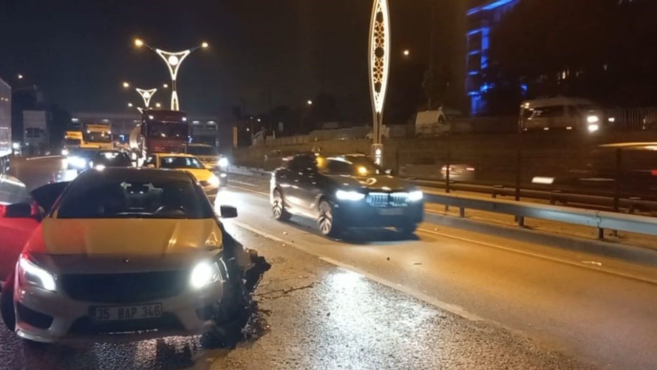 4 araç kazaya karıştı, trafik durma noktasına geldi