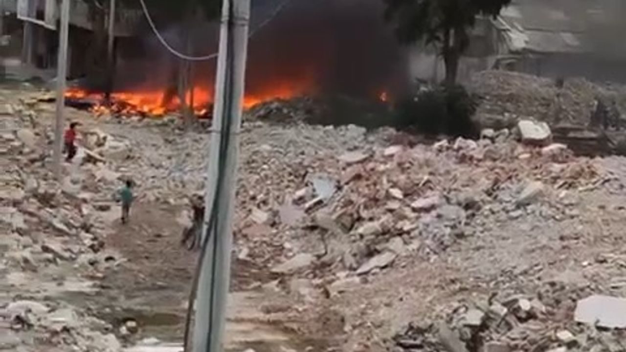 Bursa'da terk edilmiş evler arasında yangın
