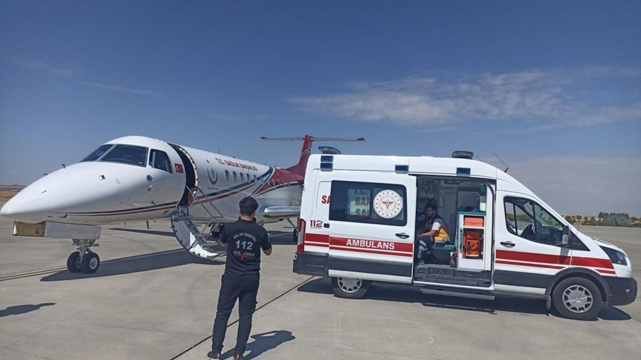 Hasta bebekler ambulans uçakla getirildi