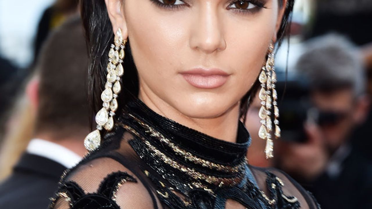 Kendall Jenner'ın Sivilce Geçiren Tarifi: Pürüzsüz Cilt