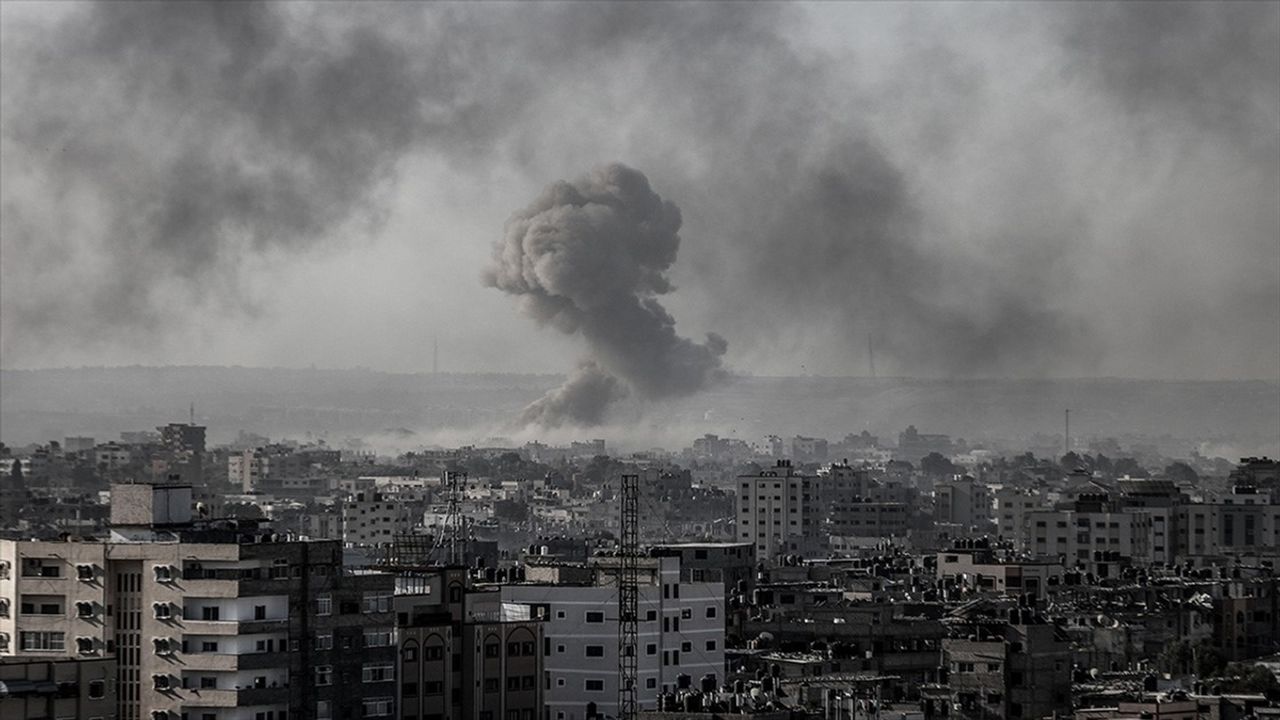 Gazze'ye 18 Bin Ton Patlayıcı Atıldı