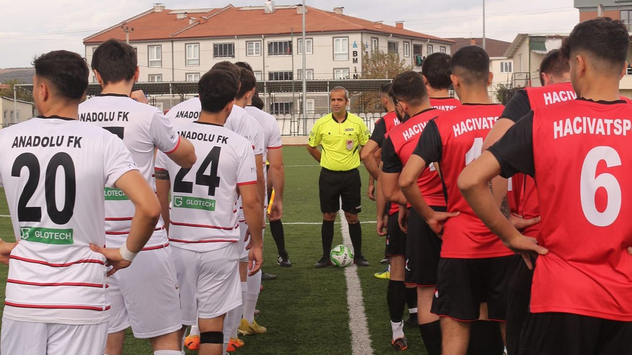 Anadolu FK, Hacivatspor'a Mağlup Olarak Zirve Yarışında Ağır Darbe Aldı