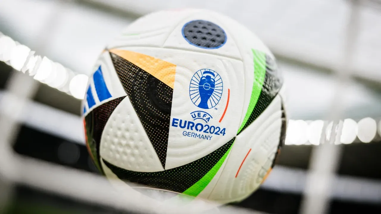 EURO 2024'ün resmi maç topunu tanıttı