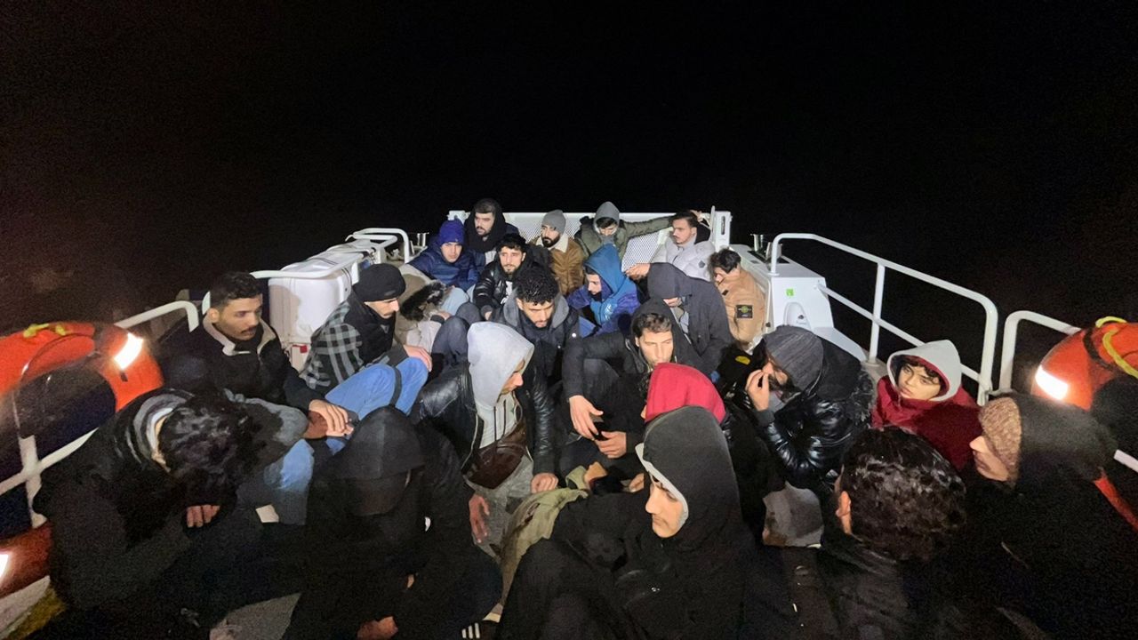 Türk karasularına geri itilen 57 düzensiz göçmen kurtarıldı