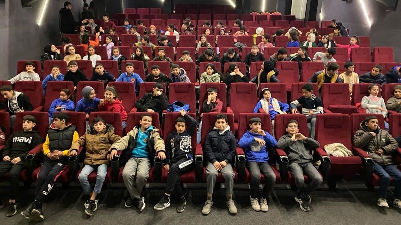 Büyükşehir belediyesi 500 bin öğrenciye film izletti