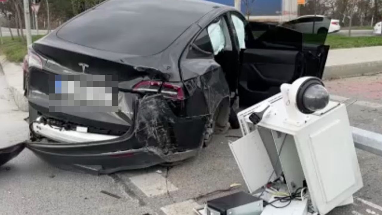 Arnavutköy’de Tesla’nın karıştığı kaza