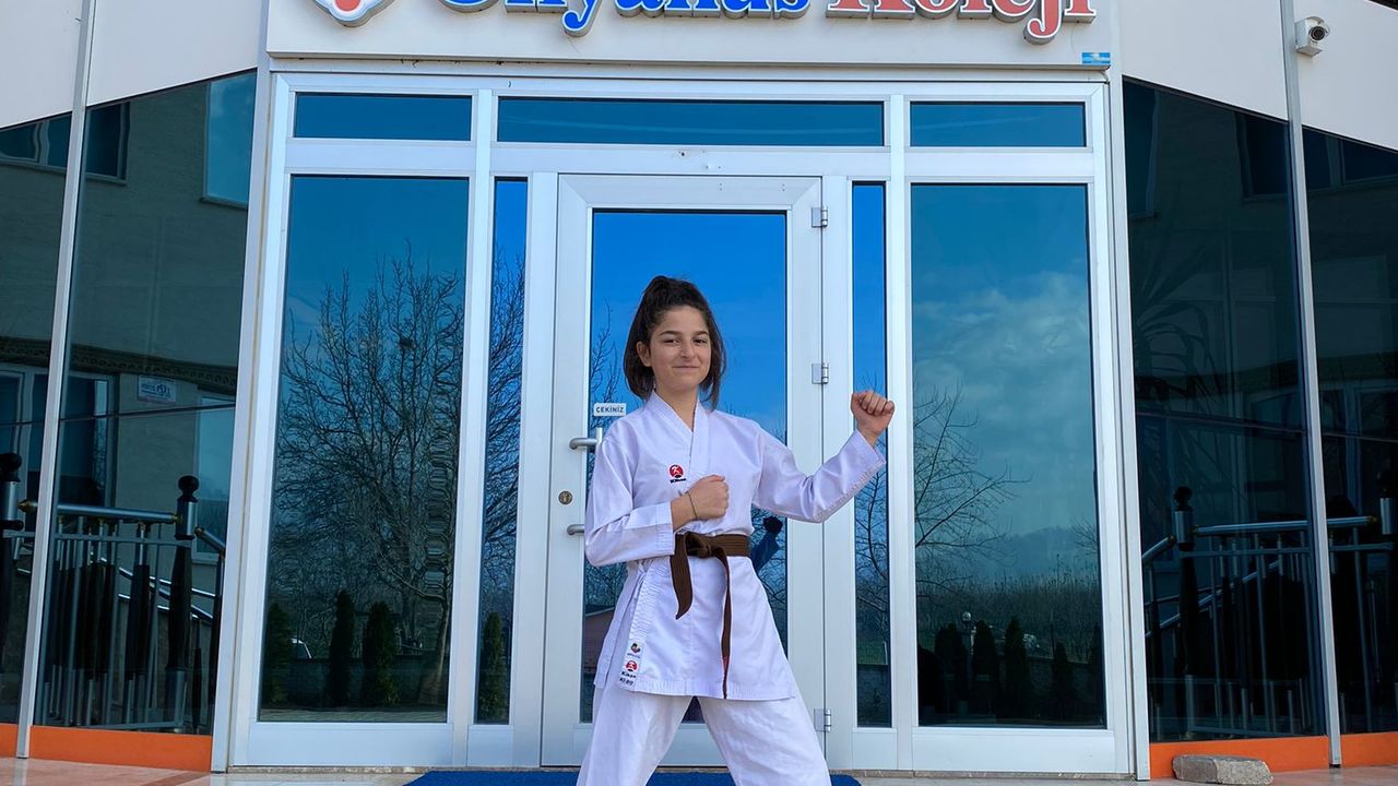 İnegöl Okyanus Koleji Öğrencisi Ecrin Ece Sezgin'den Karate'de Büyük Başarı!
