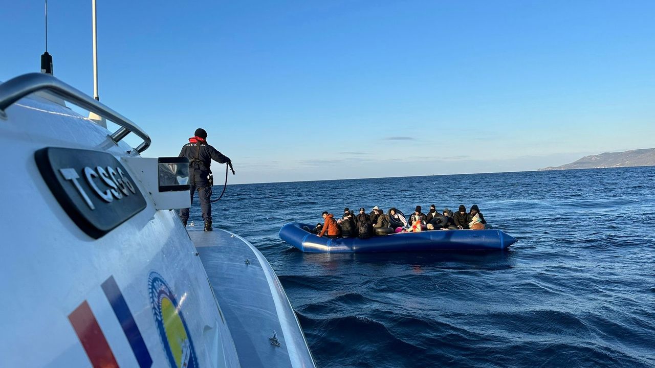 Ayvacık açıklarında 33 kaçak göçmen yakalandı