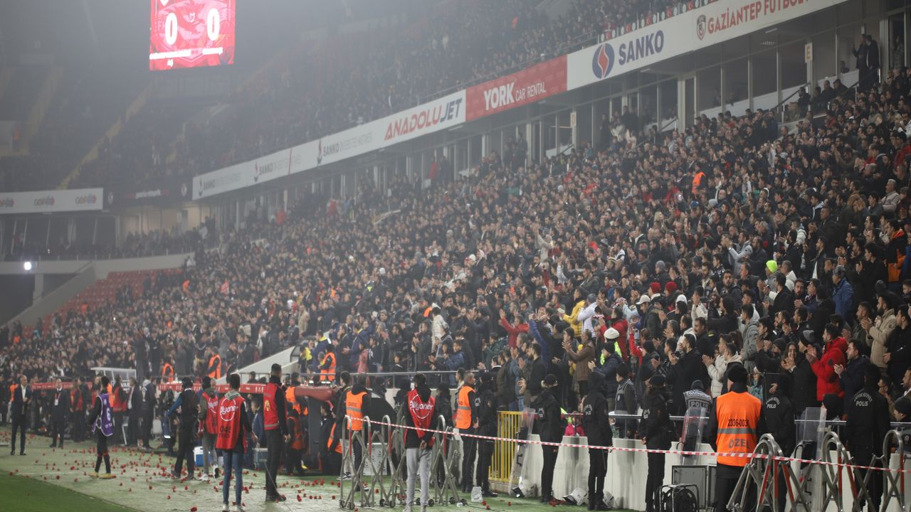 Gaziantep FK-Fenerbahçe maçında duygusal anlar