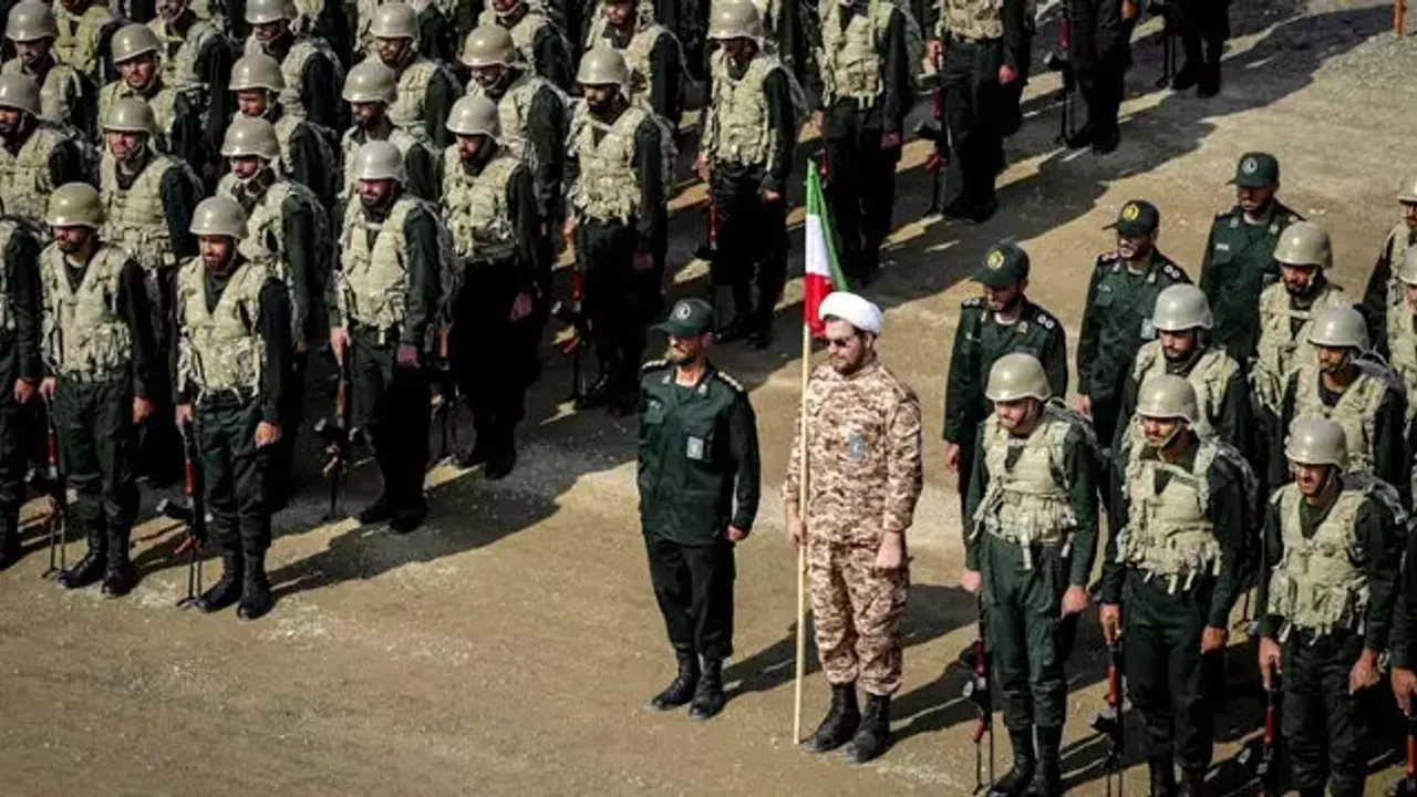 İran'dan Gövde Gösterisi: İran Askerleri Irak Sınırında 