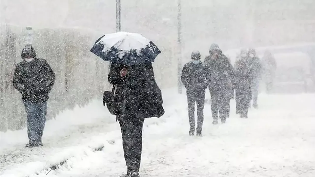 Türkiye'nin Dört Bir Yanına Kış Geri Dönüyor: Meteorolojiden Kar Yağışı Uyarısı