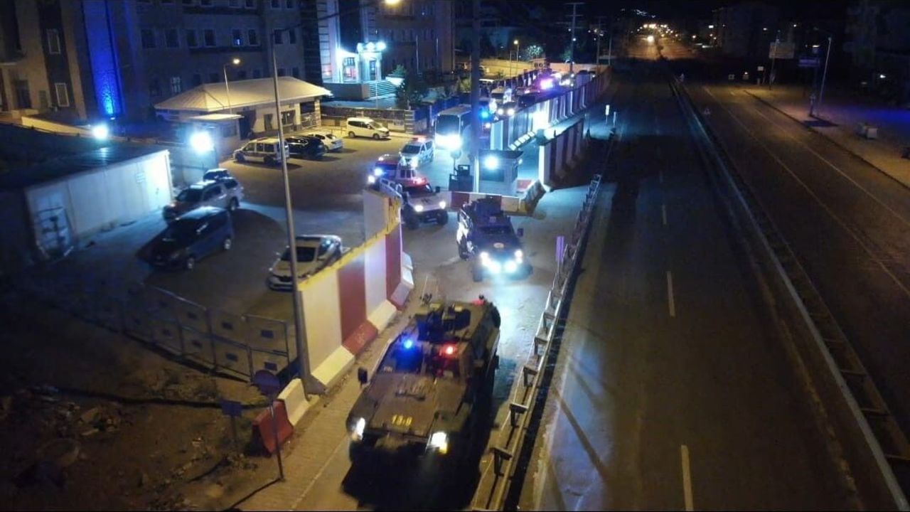 Bitlis’te uyuşturucu satıcılarına operasyon: 10 kişi tutuklandı