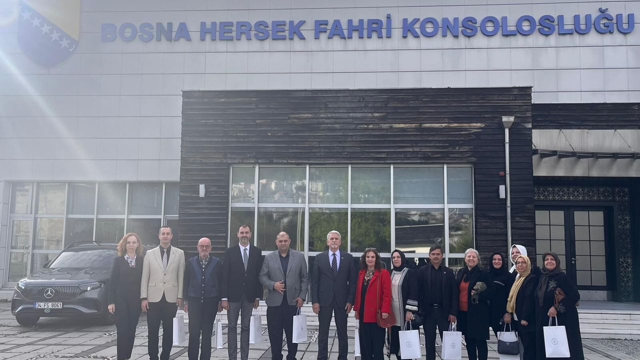 İnegöl’de Anlamlı Ziyaret! Çiçek Yerine Boşnak Böreği Hediye Edildi