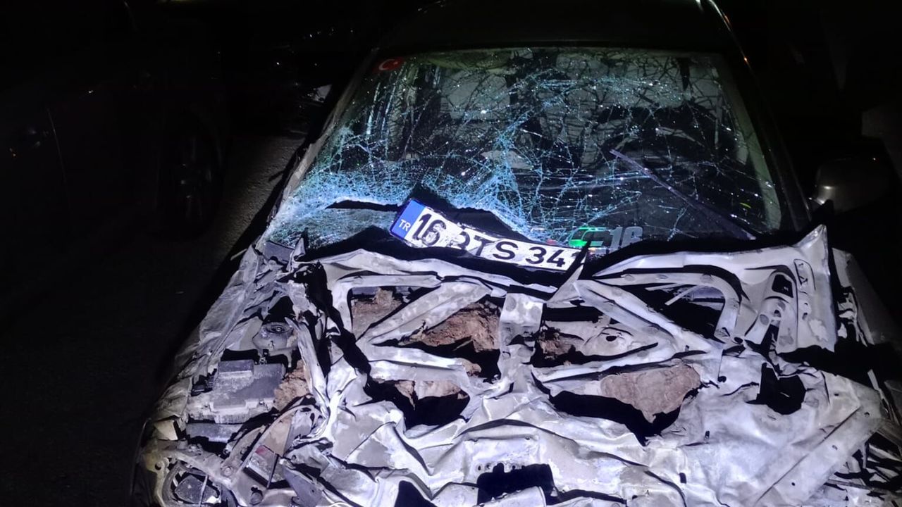Bursa’da Polisten Kaçan Otomobil Hurdaya Döndü