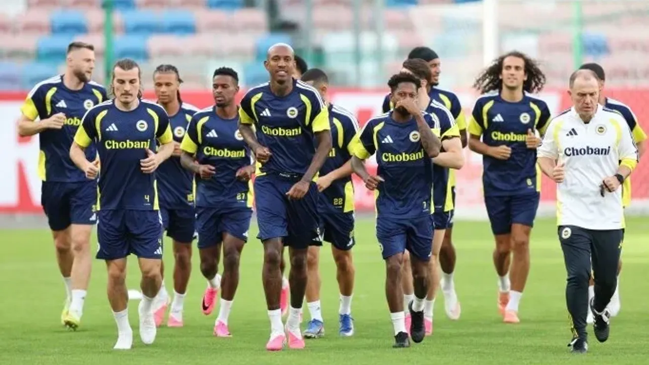 Fenerbahçe’nin UEFA listesi değişti