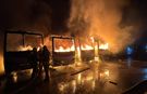 Isuzu servis otoparkında yangın çıktı: 15 araç yandı