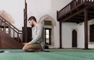 Îmâ ile namaz nasıl kılınır? Göz ve kaş hareketleriyle namaz kılmak caiz mi?