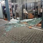 Bursa'da direksiyon hakimiyetini kaybeden sürücü dükkana girdikten sonra firar etti