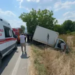 İnegöl’de 3 aracın karıştığı kazada kamyonet tarlaya uçtu: 1 yaralı