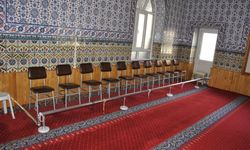 Sandalyede oturarak namaz kılınır mı?