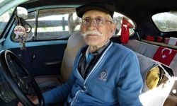 61 Yaşındaki Arabasına Gözü Gibi Bakıyor