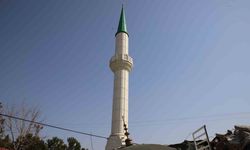 Cami yıkıldı, minaresi ayakta kaldı
