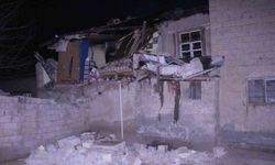 Soba bomba gibi patladı, ev  çöktü: 2 yaralı