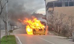 Halk otobüsü içinde yolcu varken alev alev yandı