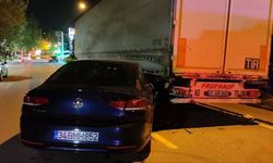 Cep telefonuna bakarken park halindeki tıra çarptı