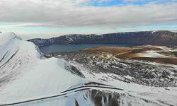 Kar kalınlığı 5 metre: Nemrut Krater Gölü yolu ulaşıma açıldı