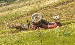 Traktörünün altında kalan çiftçi öldü